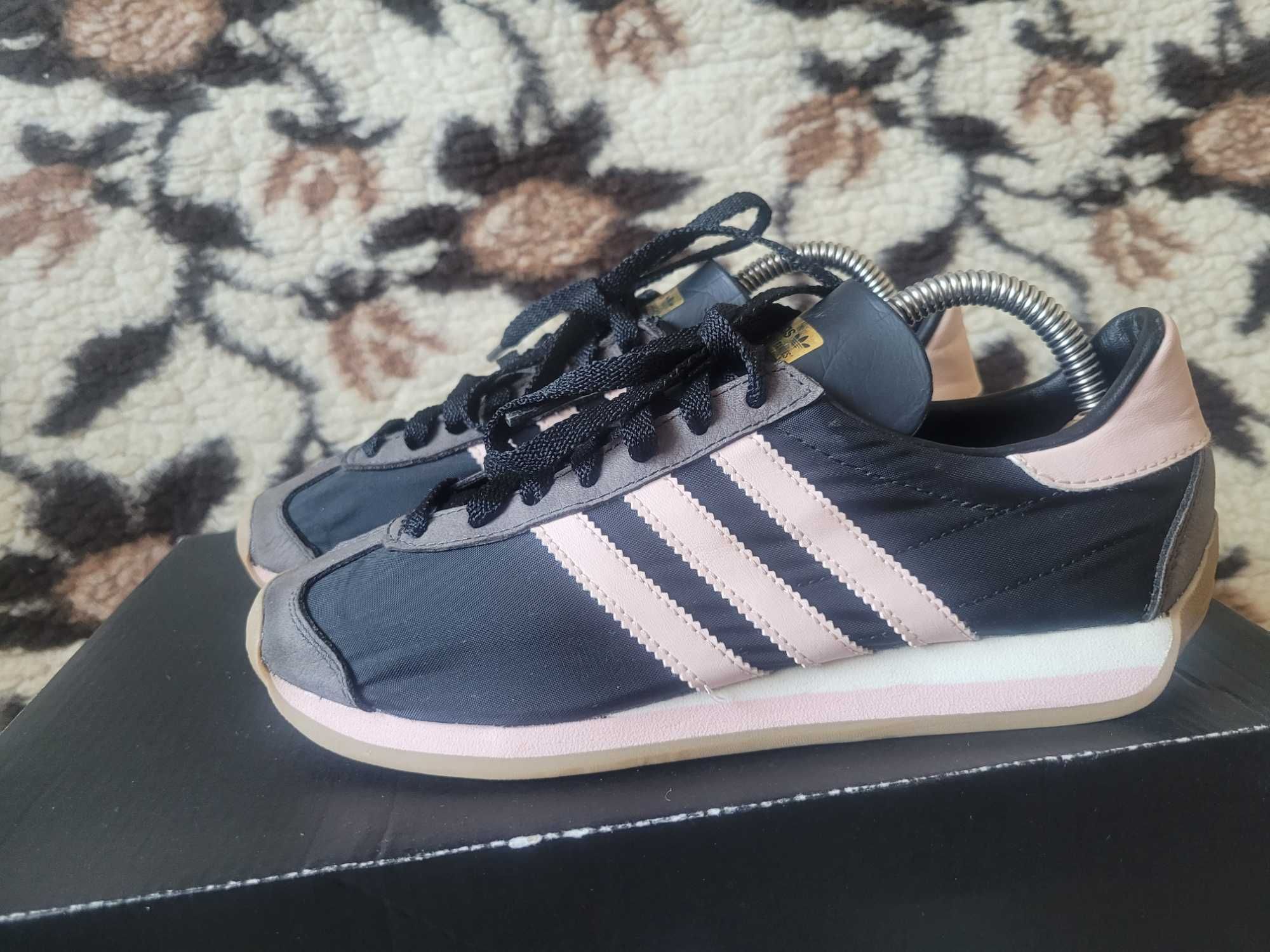 Ekstra lekkie sportowe buty Adidas Country wkł.23,5 cm super stan