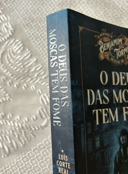 Livro "O deus das moscas tem fome"