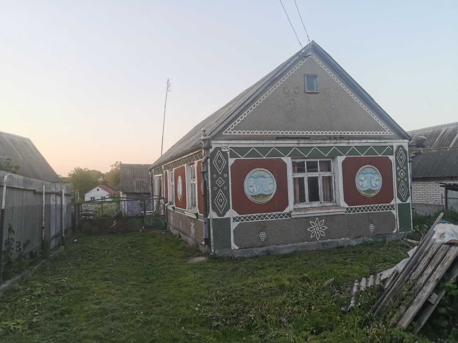 Продається земельна ділянка з будинком на центральній вулиці Торчина