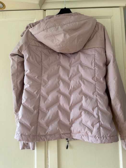 Дуже гарна гірськолижна пухова куртка
Columbia з системою omni -tech