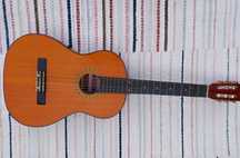 Viola antiga com bom som