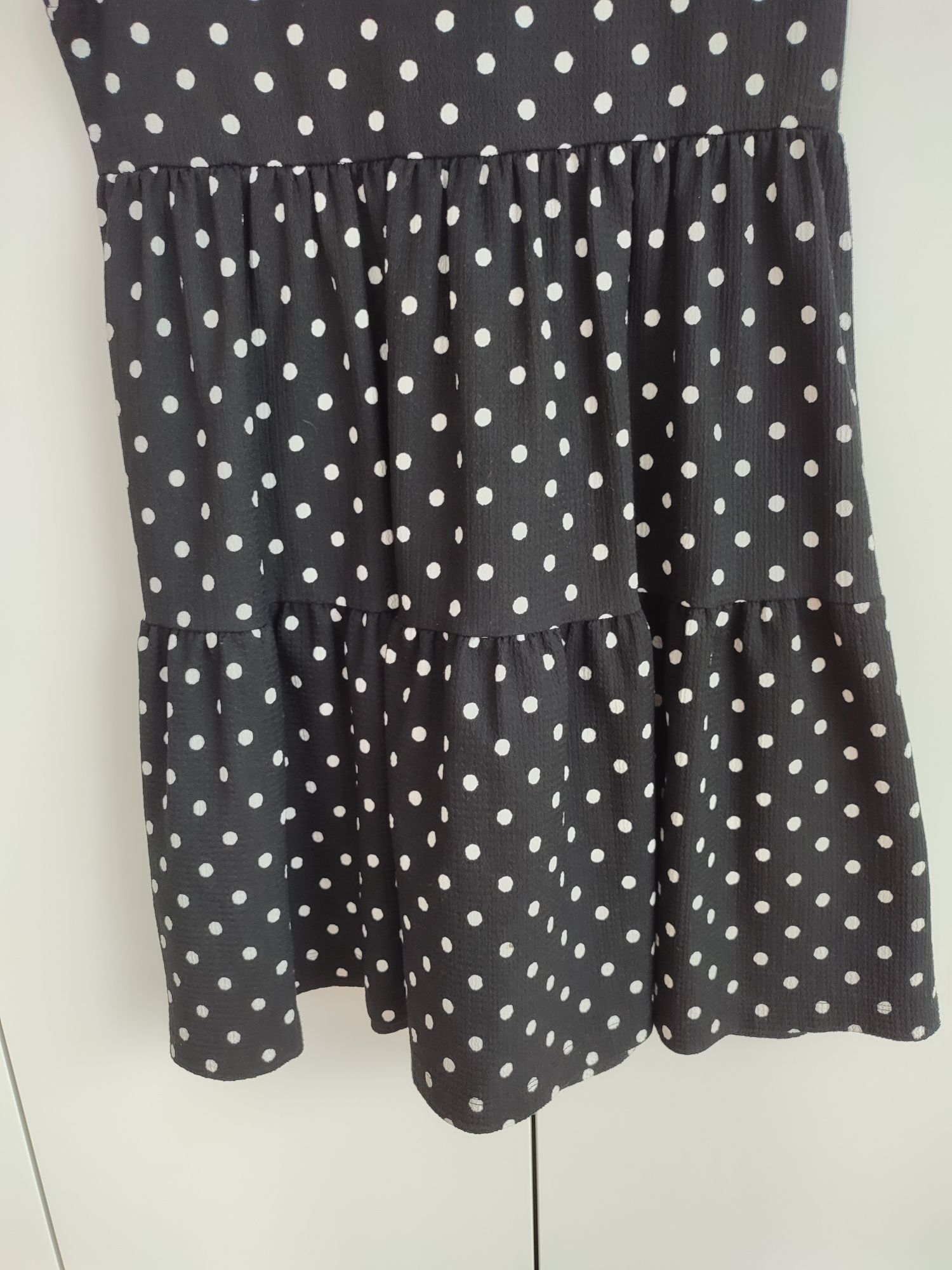 Sukienka w białe kropki Bershka
