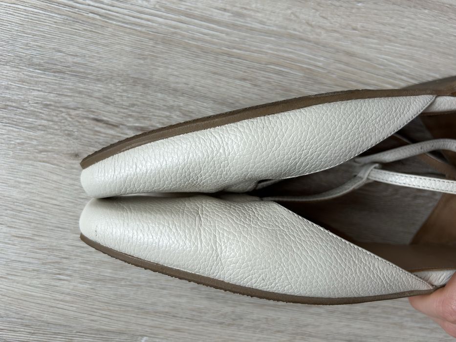 T-bar українського бренду ikos молочного кольору