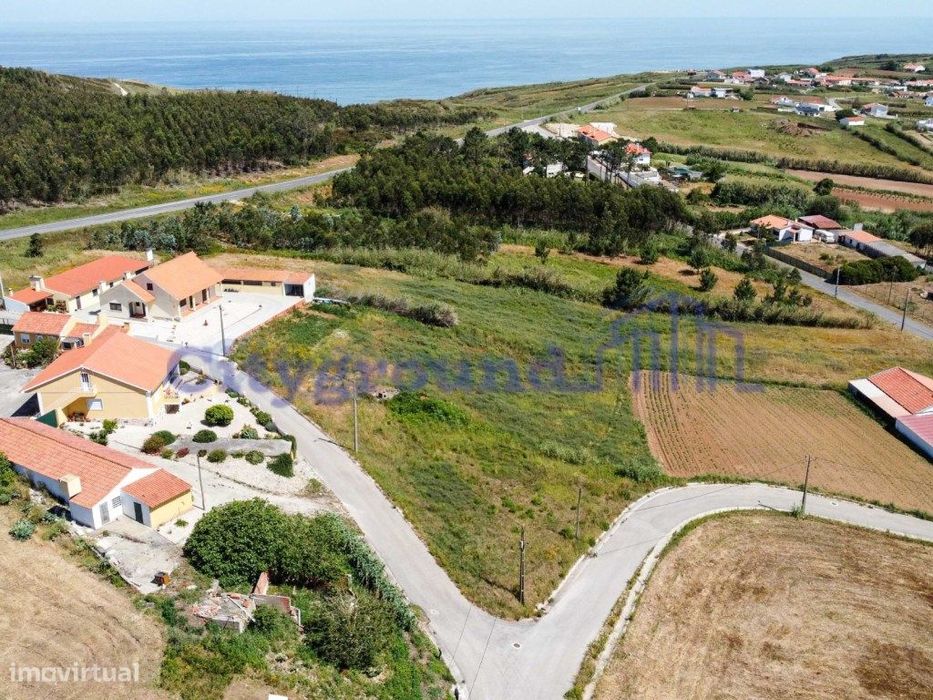 Lote com projeto aprovado junto das praias