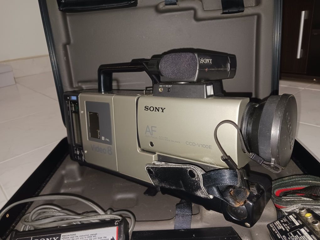 Sony Video 8 Pro CCD- V100E