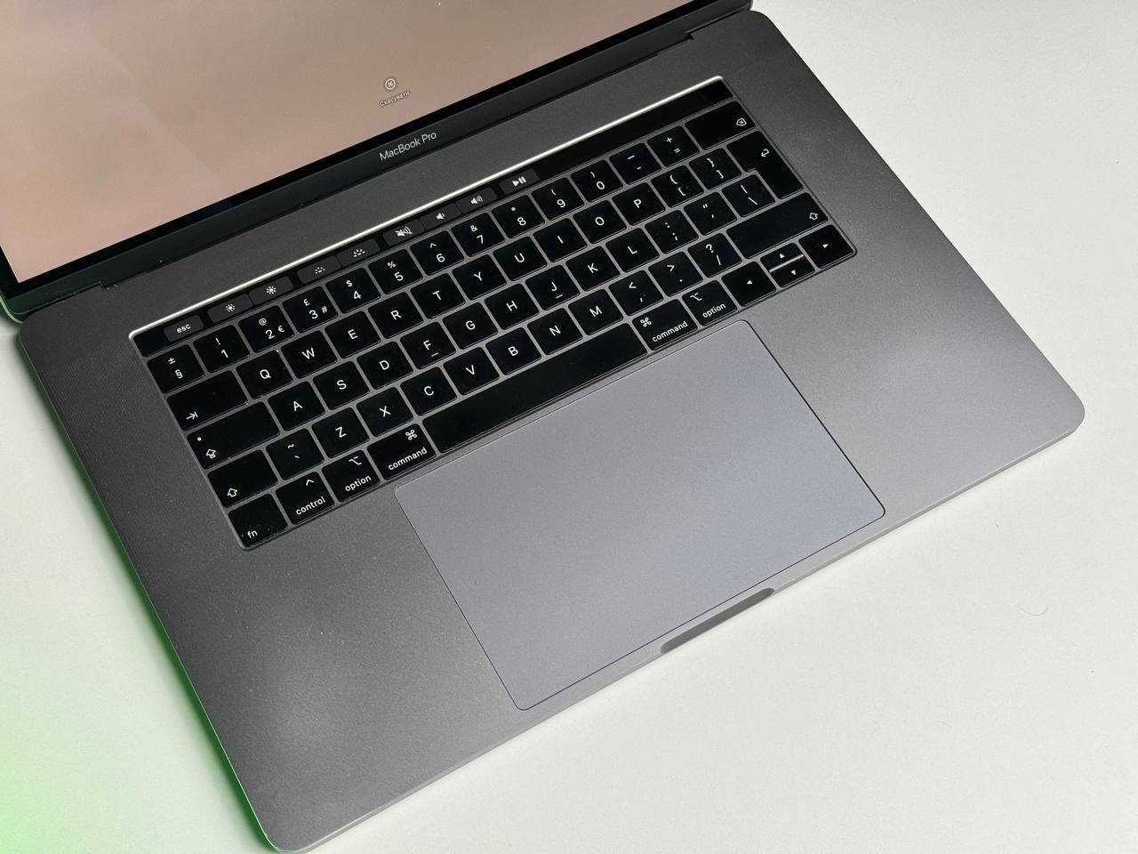 ВЖИВАНИЙ MacBook Pro 15" Space Gray (Z0V0001AU) 2018 i7/32GB/512 SSD