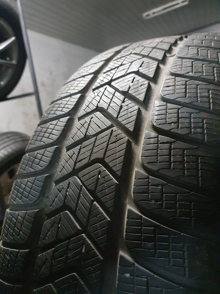 Opony Zimowe Pirelli Scorpion Winter 235.60.18 107H