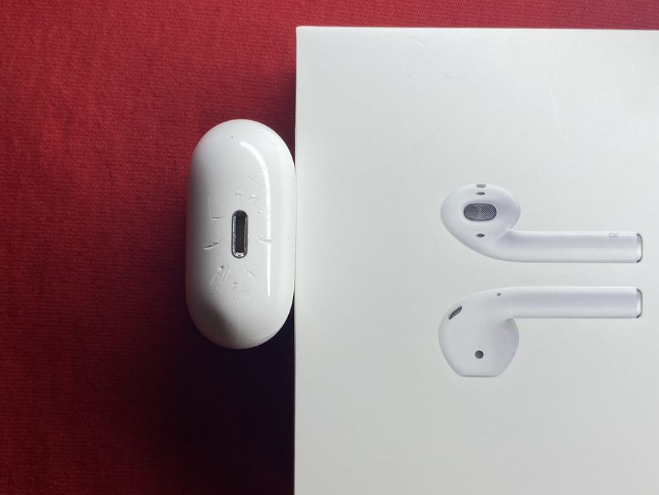 Airpods A2031 кейс і правий навушник