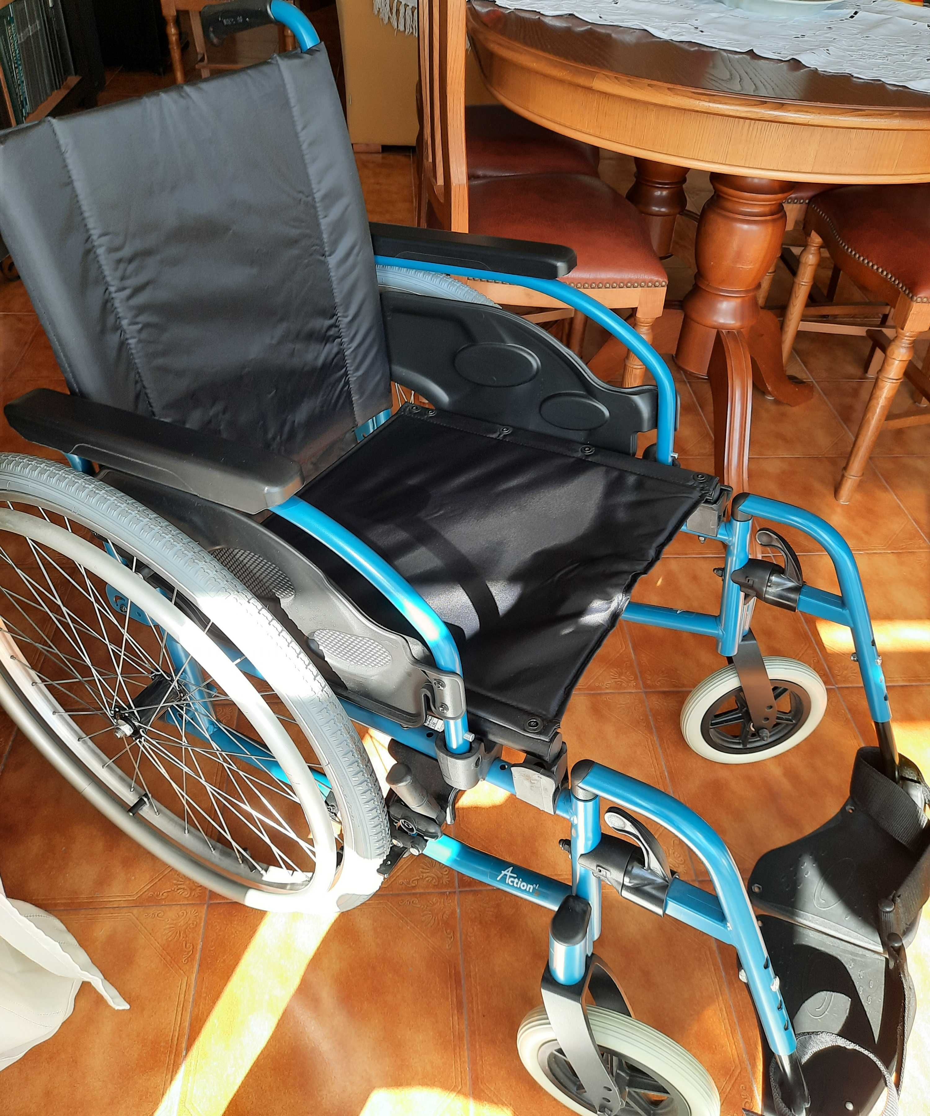 Cadeira de Rodas Invacare - Praticamente Nova