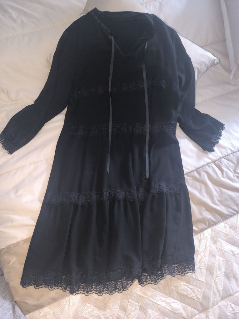 Vestido preto com rendas