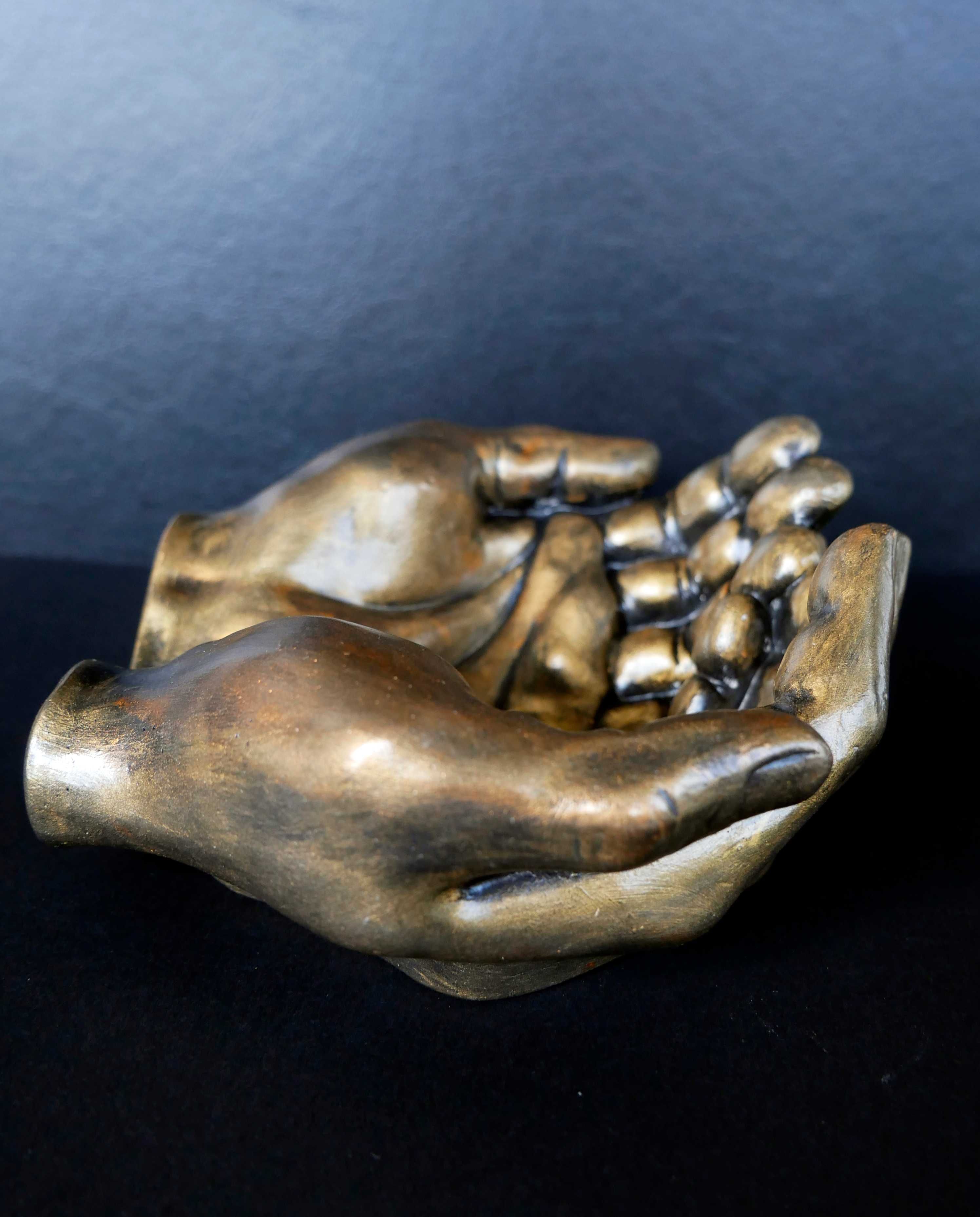 Rzeźba z gipsu / Dłonie