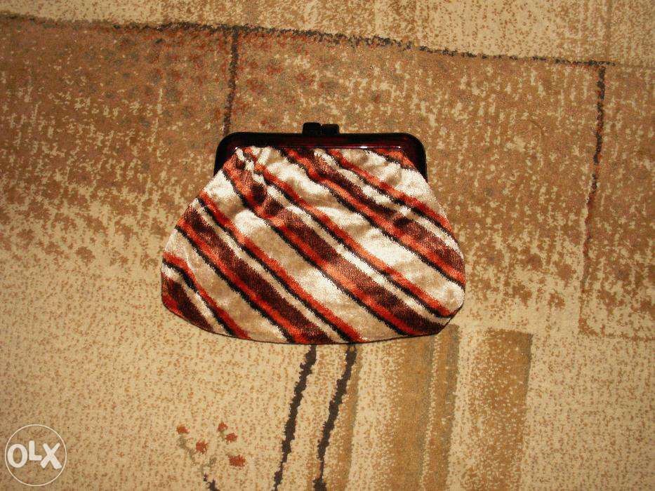 Torebki damskie bardzo ładne.