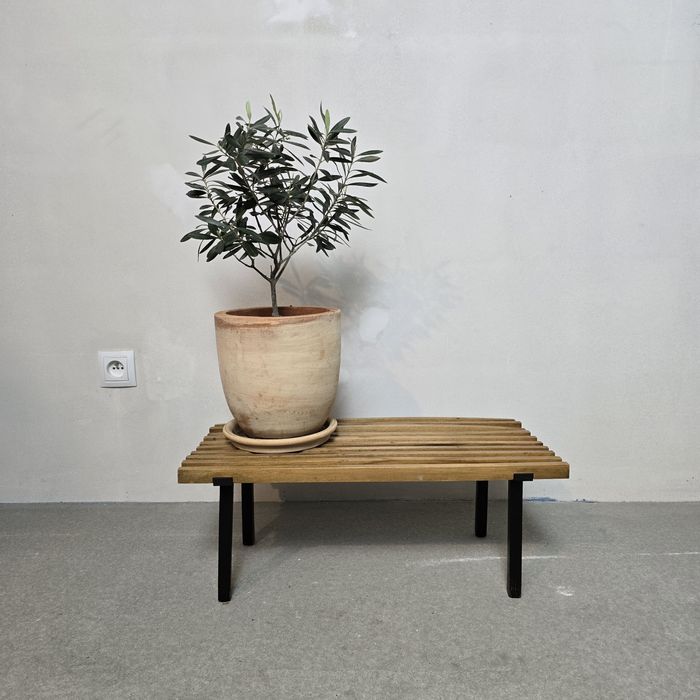 Drewniany kwietnik PRL pomocnik stolik retro vintage czarny drabinkowy