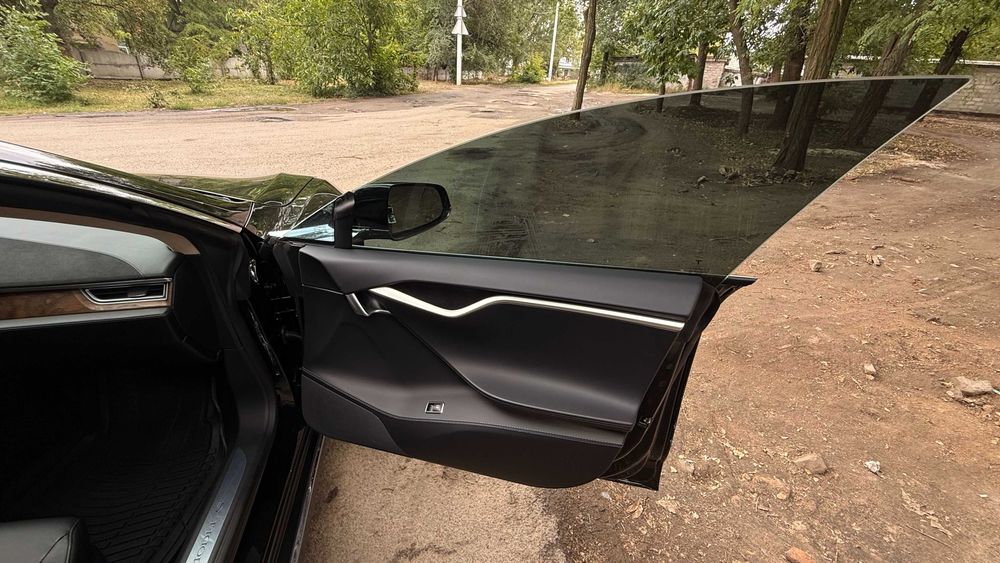 Tesla model s 90d dual motor Rest
