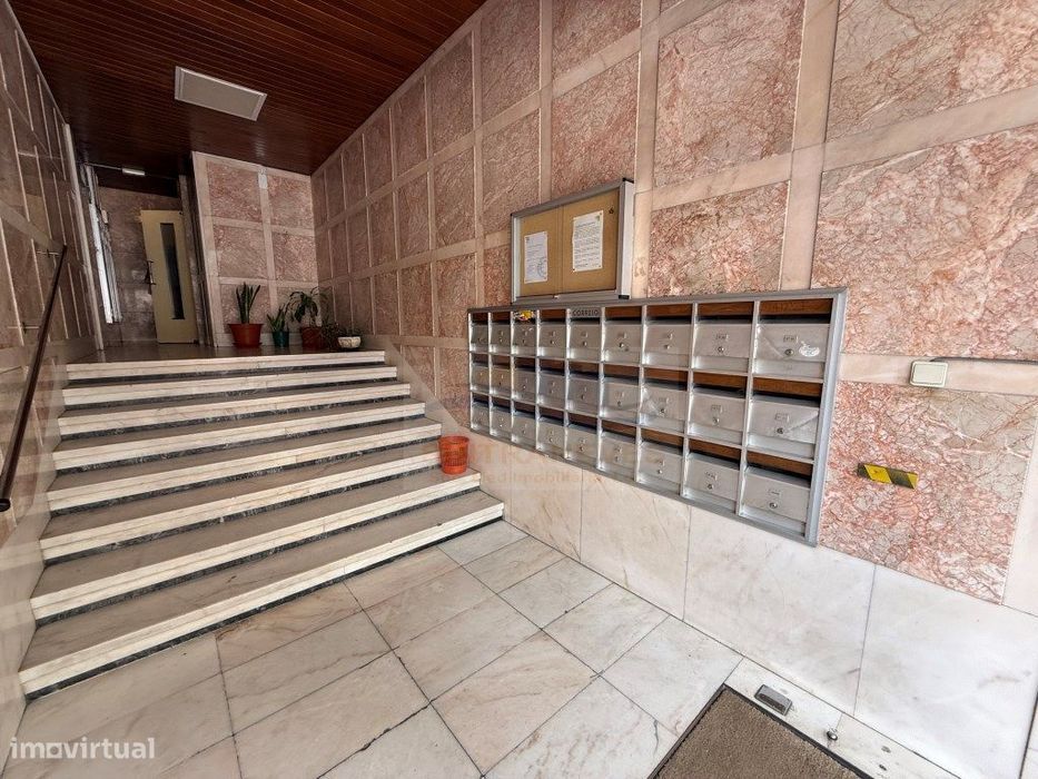 Apartamento T3 com Terraço e Garagem - Moscavide / Expo