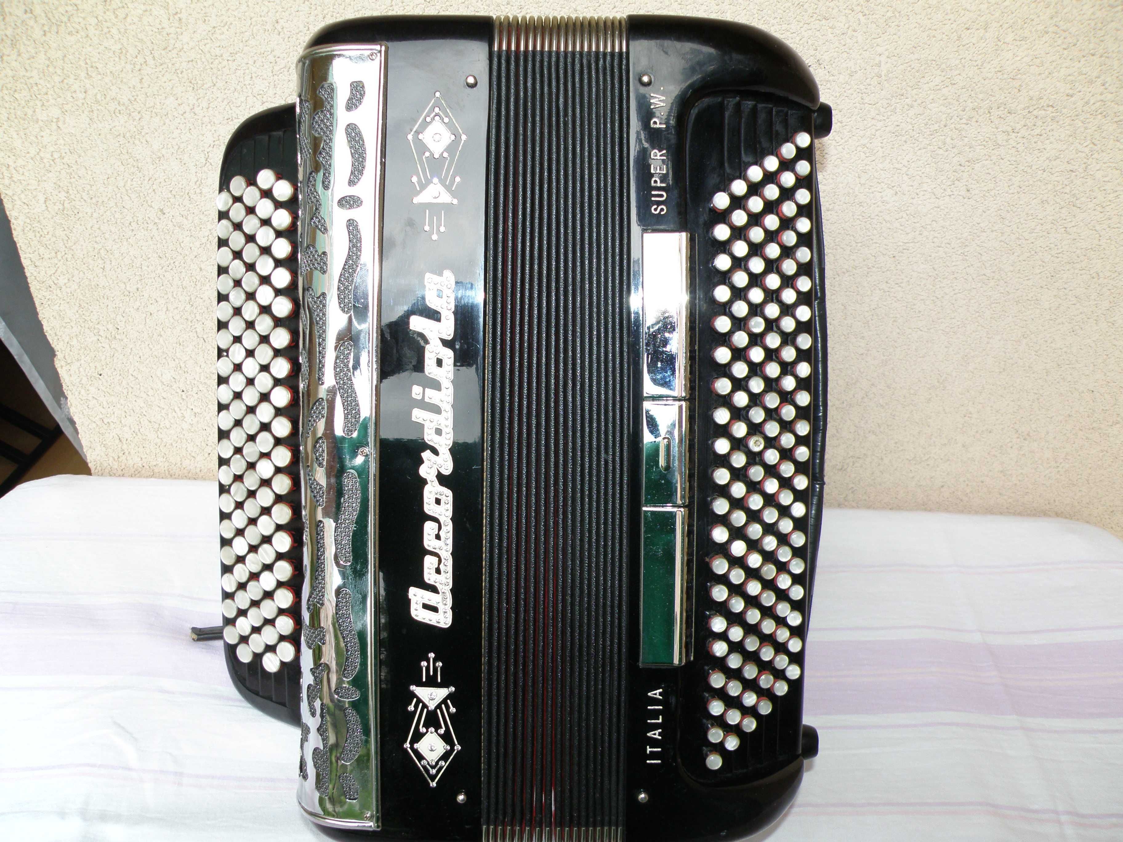 Akordeon Guzikowy - Wloski -" ACCORDIOLA"