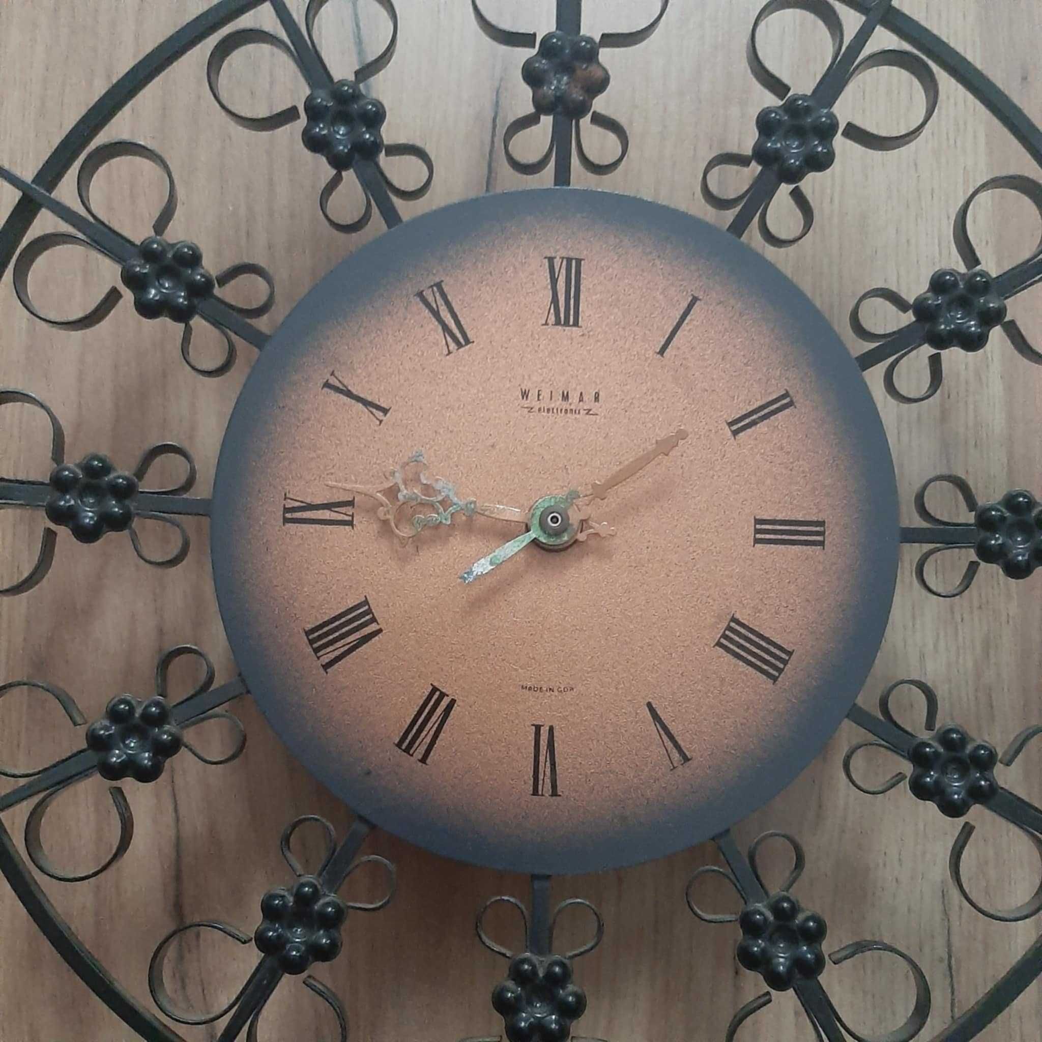 Metalowy zegar  WEIMAR QUARTZ produkcji DDR