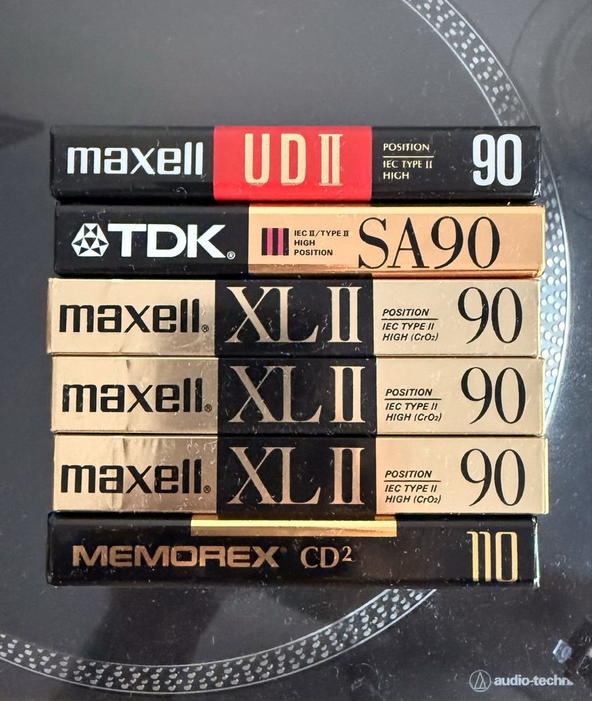 3-Kasety Maxell XLII 90 , 1-TDK SA 90, 1-Memorex 110, 1- Maxell UDII