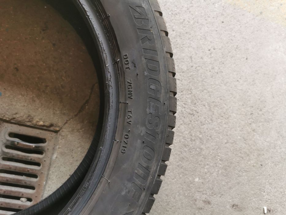 Para opon 235/50R19 99H Bridgestone Blizzak LM 001