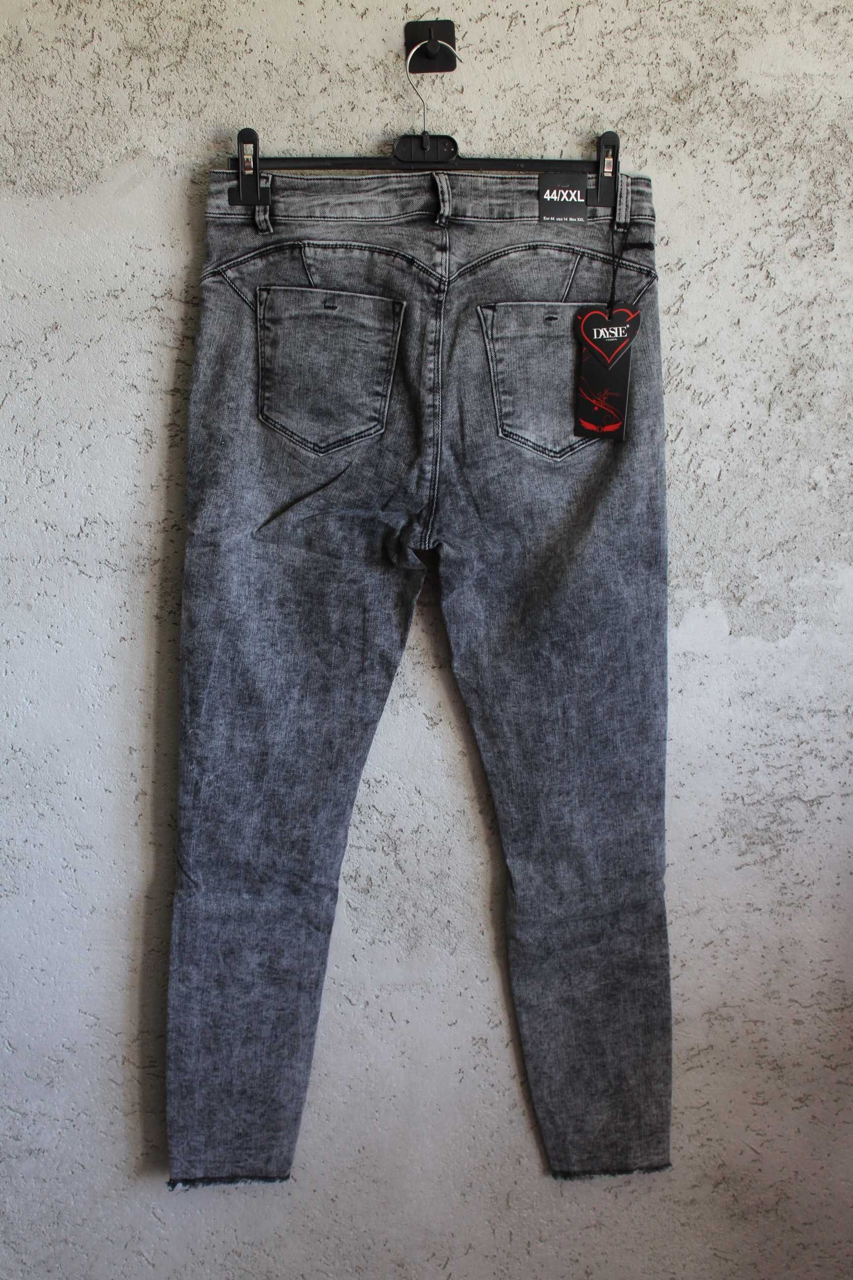 Świetne ciemne jeansy z dziurami PUSH UP pupa r.48 DAYSIE