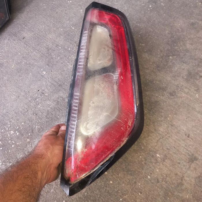 Farolim traseiro lado condutor fiat grande punto estalado