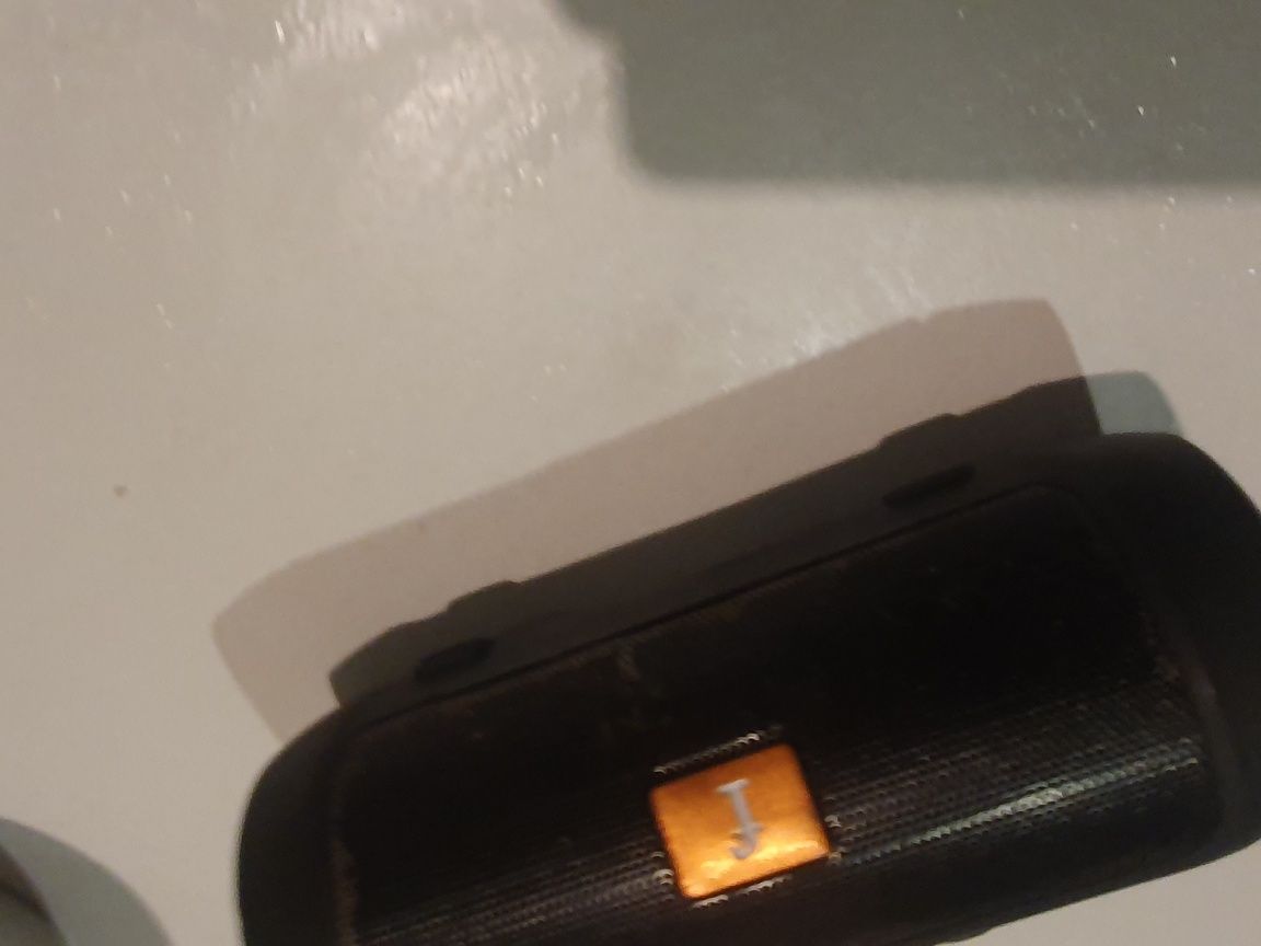 Glosnik bloututh CHARGE MINI uszkodzony