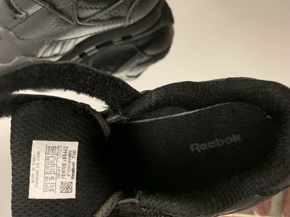 Świetne lekkie buciki Reebok dla maluszka 21,5