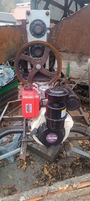 Продам подрібнювач гілок мотор дизельний 15 кінських сил