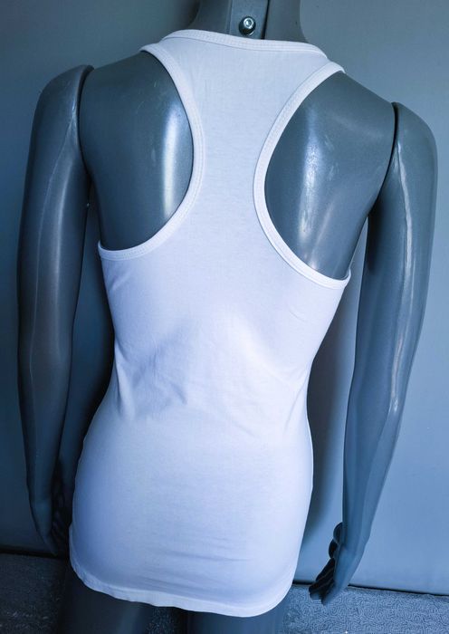 Biała bokserka róże cyrkonie kwiaty