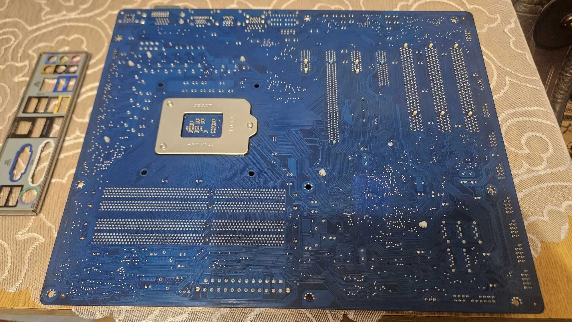 Gigabyte GA-H67A-USB3-B3 Rev 1.0 + UD3H-B3 Rev 1.1 + 2x Intel i5-2500
