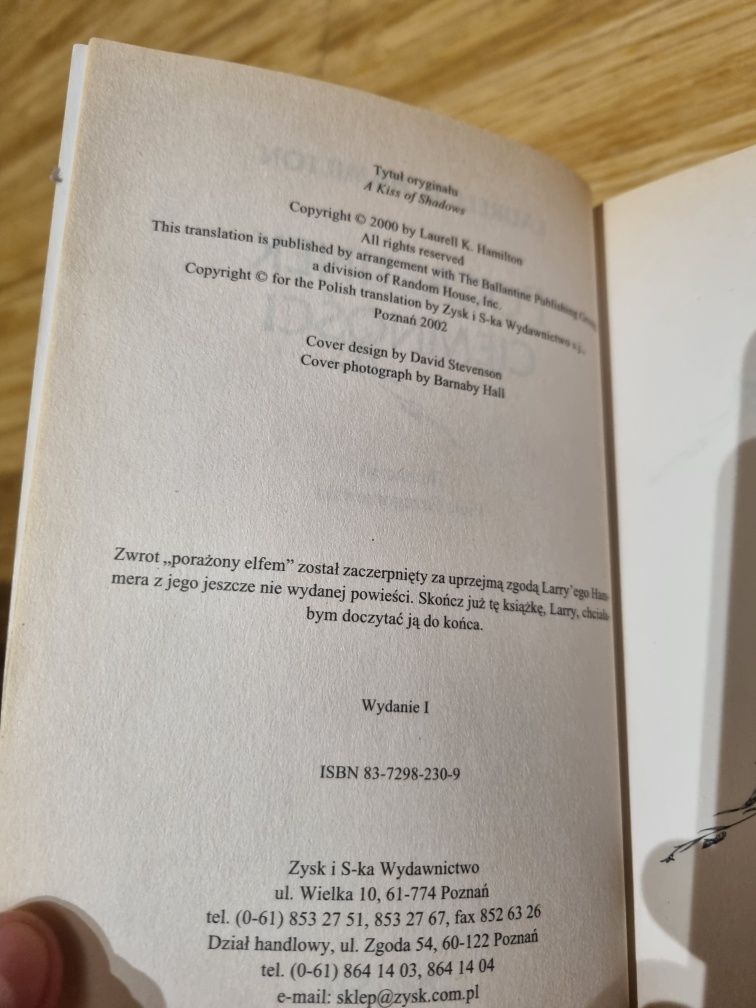 Hamilton L. Pocałunek ciemności i inne 4 szt.