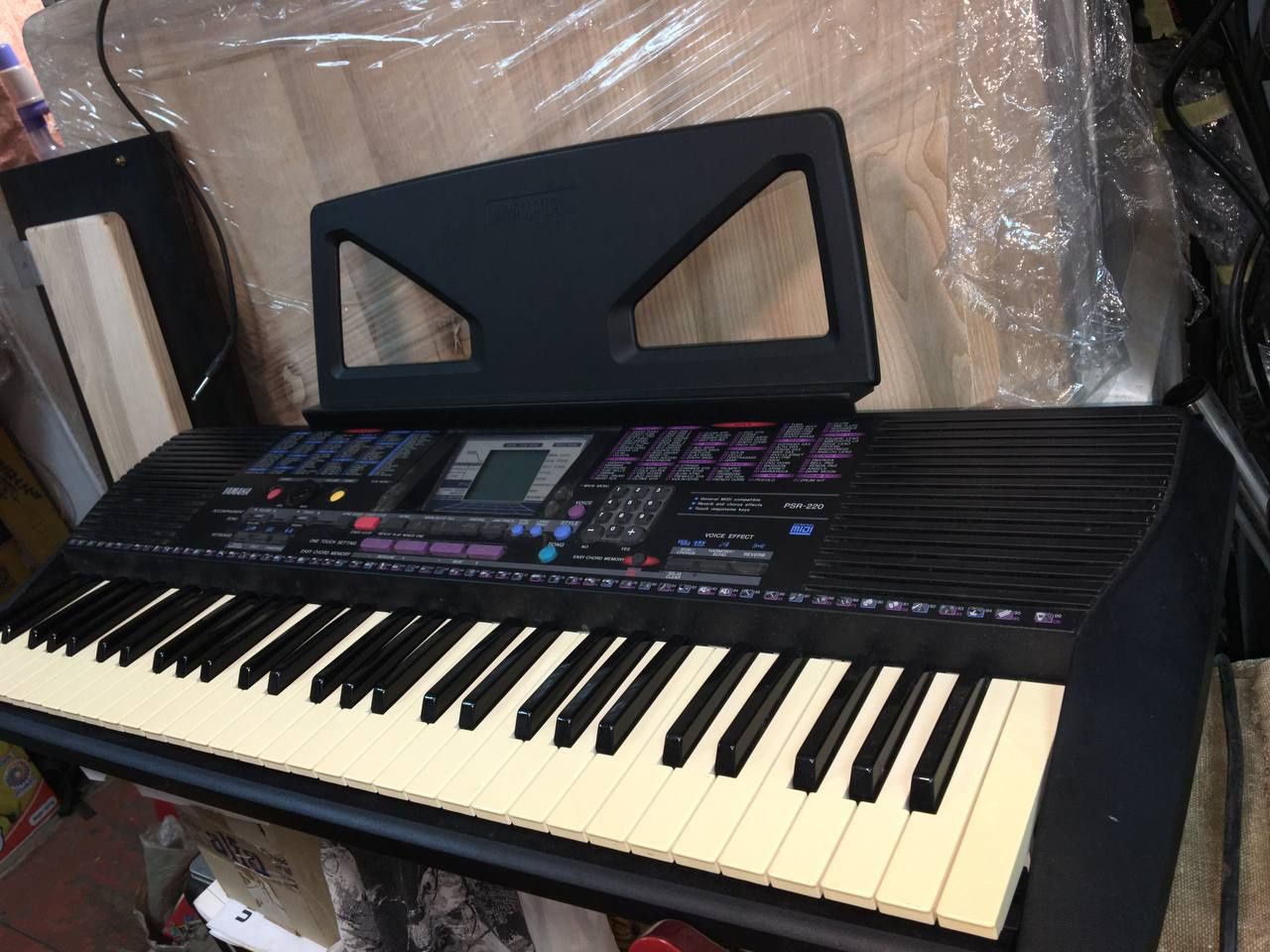 Синтезатор Yamaha PSR 220