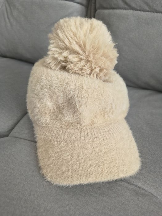 Czapka beżowa (zimowa)