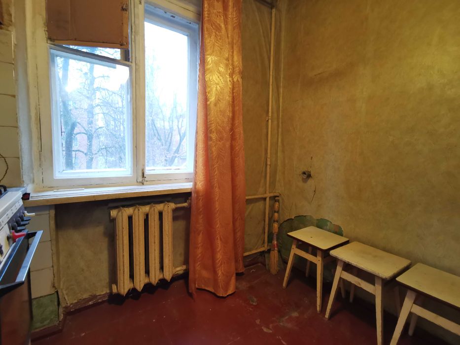 Квартира з трьома кімнатами і підвалом 2 поверх цегляного будинку RD