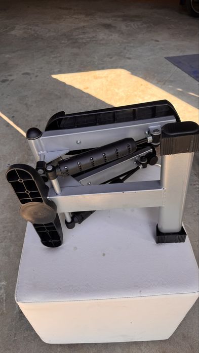 stepper Kettler, służący do treningu dolnych partii ciała