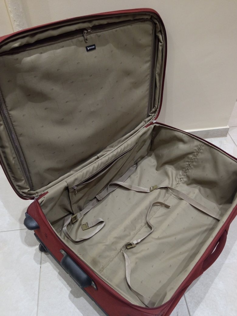 Duża podróżna walizka