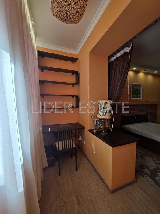 Продам 2-кімнатну квартиру по вул. Гленца