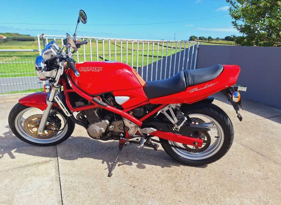 Suzuki Bandit 400 como nova