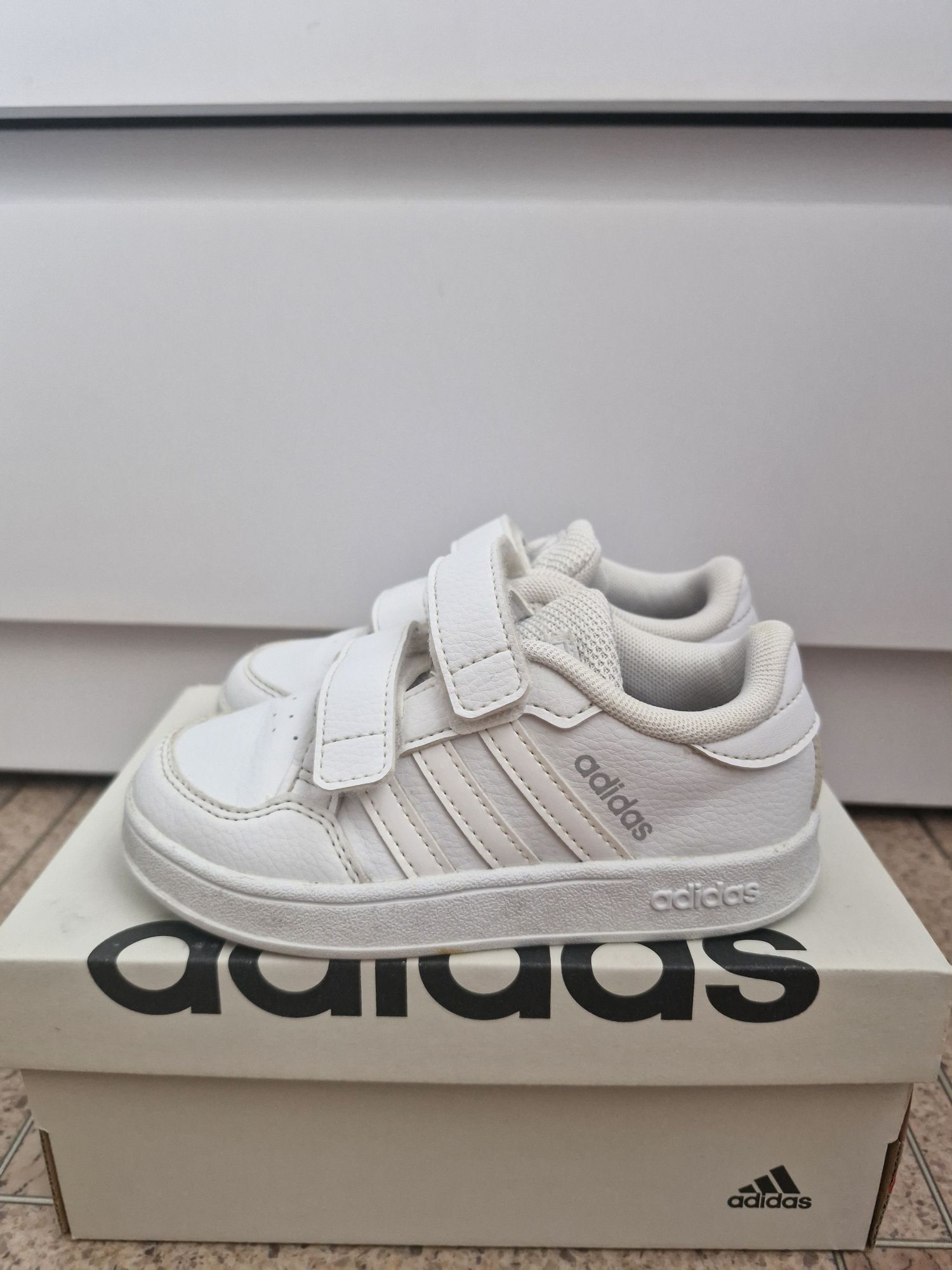 Кросівки Adidas дитячі 23 розмір 15,6 см