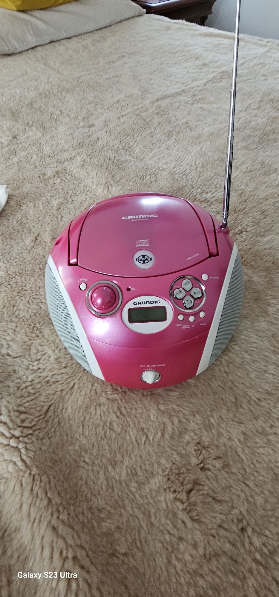 Vendo Grundig Rádio Leitor de CDs, Digital MP3, como NOVO.
A funcionar