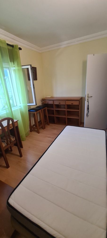 Sao Domingos de Rana Tires/ Quarto  para Arrendar