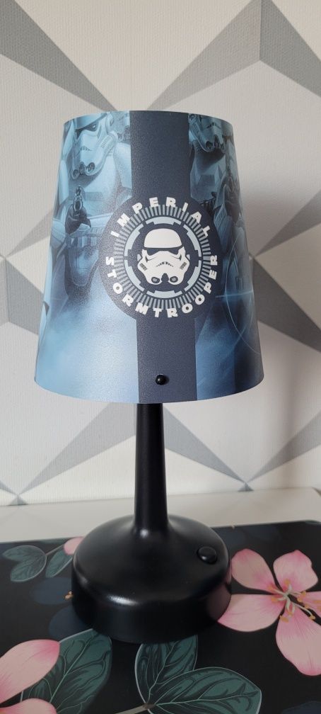 Lampka nocna star wars na baterie