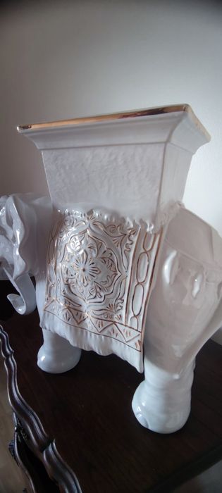 Elefante branco de porcelana