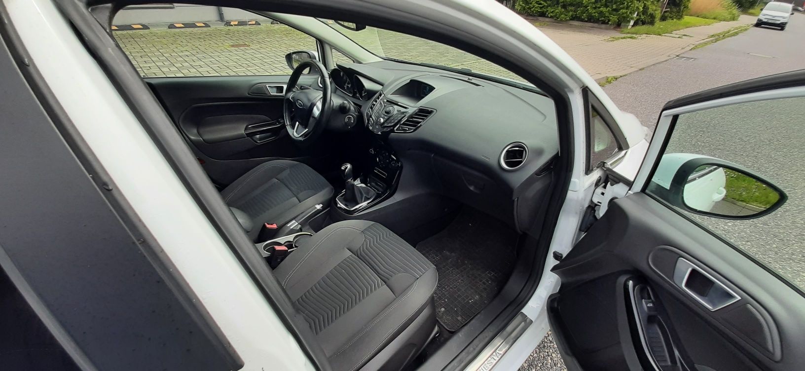 Ford fiesta 1.0 125 KM bogata wersja  titanium