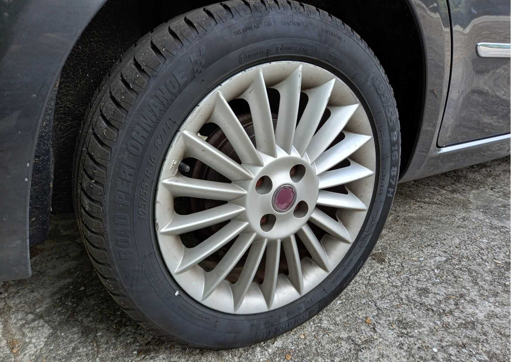 Fiat Linea 1.3 Jet Emotion em Muito Bom estado geral