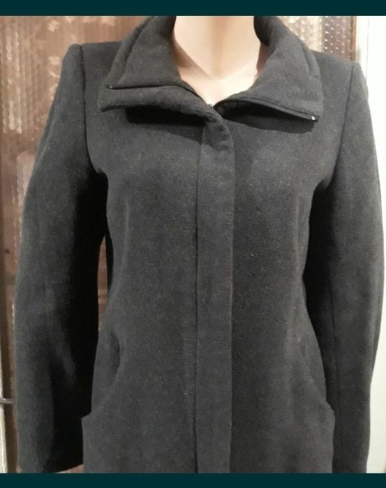 Пальто демисезонное.