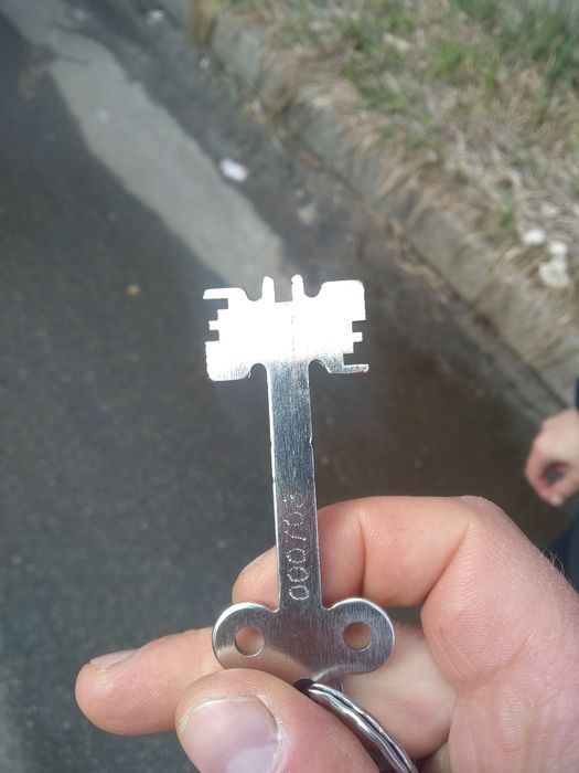 Аварийное вскрытие,открытие замков,дверей,машин,гаражей,офисов.Замена