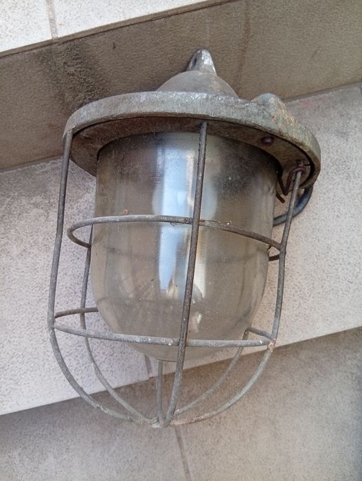 Lampa przemysłowa sprawa