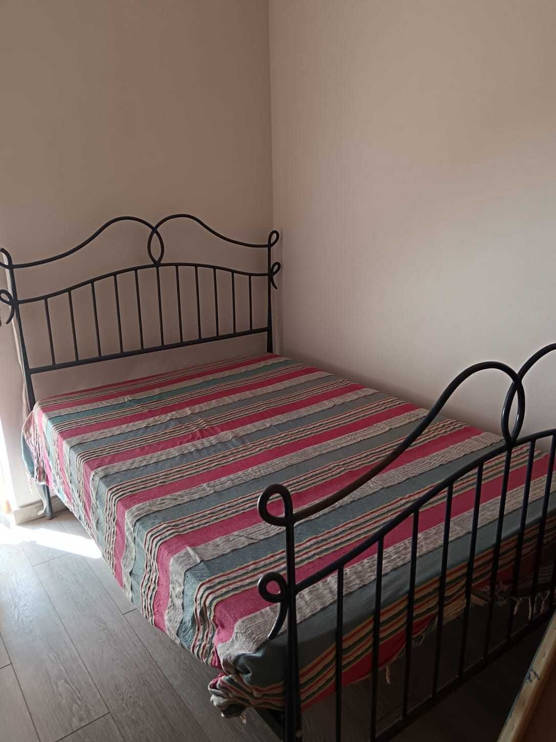 Cama de ferro forjado