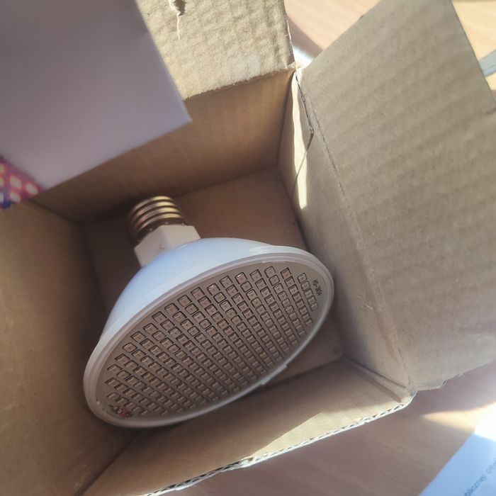 Żarówka żeLED do uprawy roślin